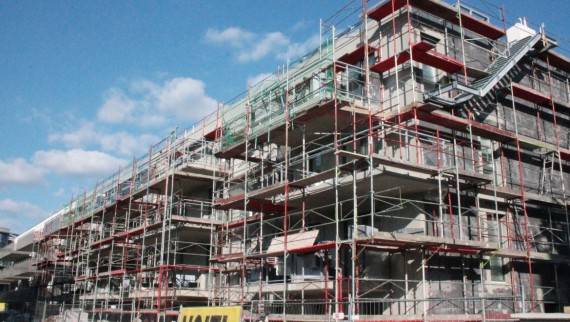 Ein Bauteil der Wohnhausanlage in der Donaufelder Straße 93. Ein Bauteil der Wohnhausanlage in der Donaufelder Straße 93.