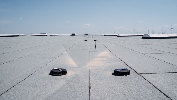 Geberit Dachentwässerung Pluvia am Dach des XXXLutz Lagers Geberit Dachentwässerung Pluvia am Dach des XXXLutz Lagers